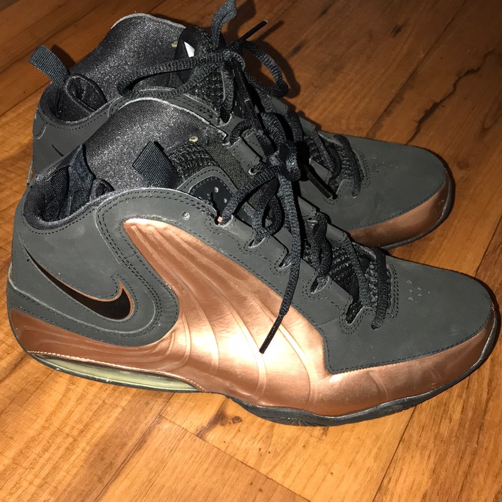 MENS NIKE AIR MAX WAVY BASKETBALL SHOES